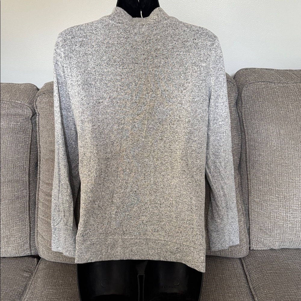 Market & Spruce Women’s Heather Gray Button-Up size M - Picture 4 of 5
